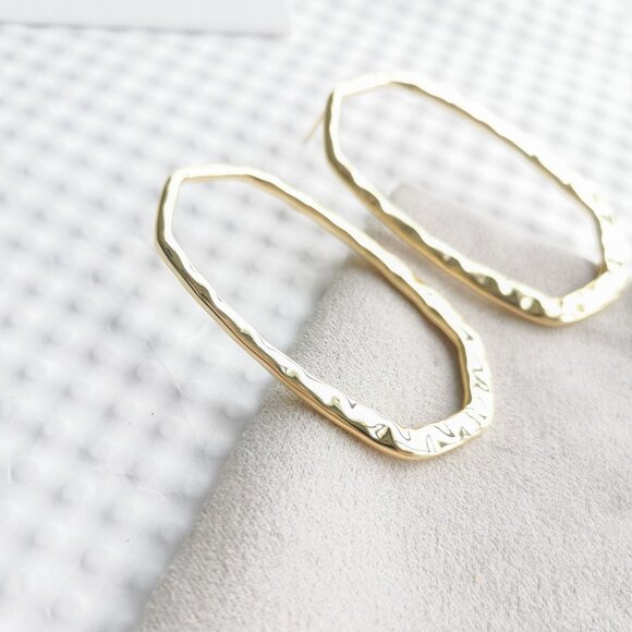 Kendra Scott Gold Textured Earrings - Picture 2 of 4